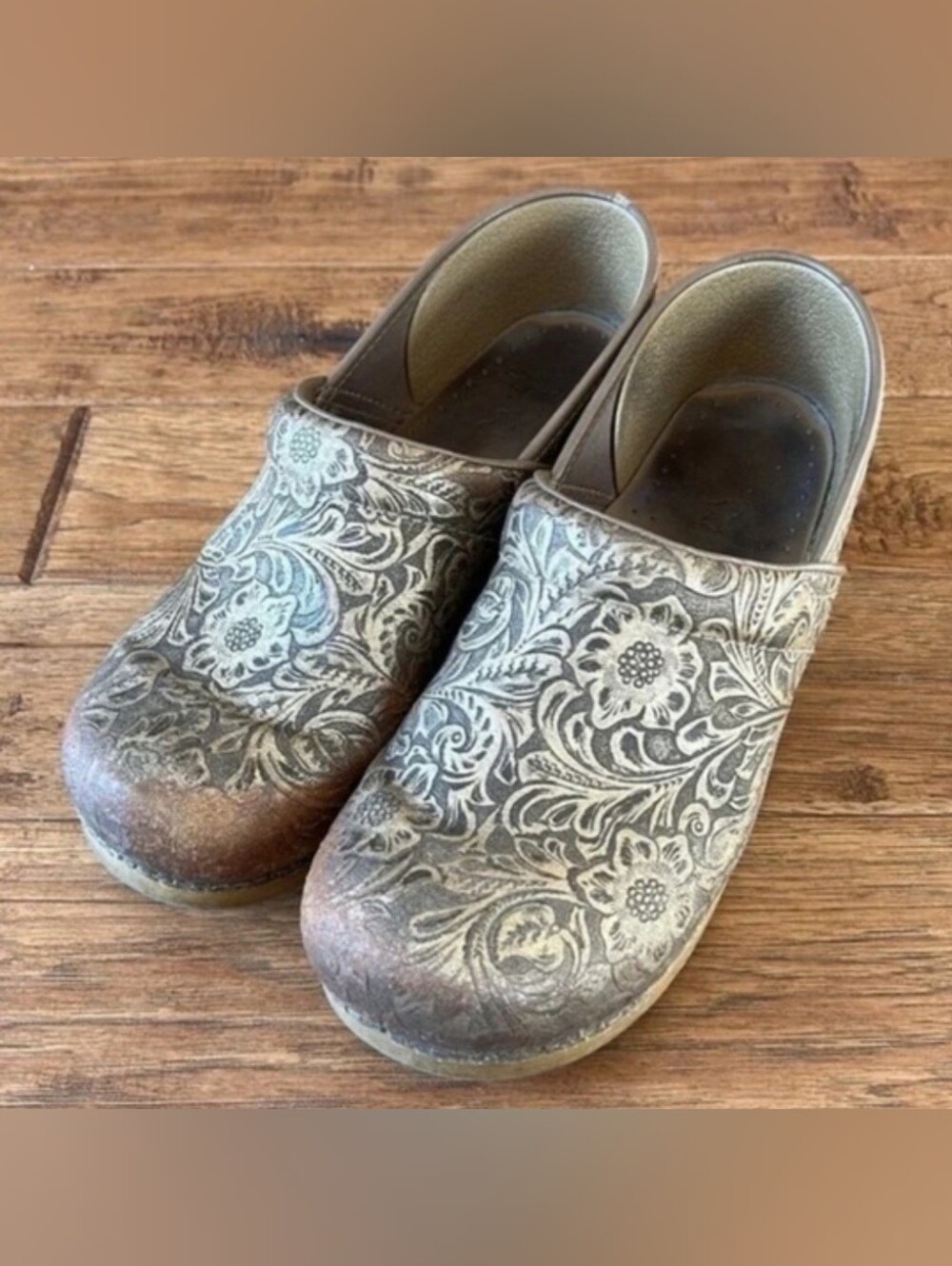 Dansko Professional Tooled Leather Clog Comfort Shoes in Antique Gold Size 40